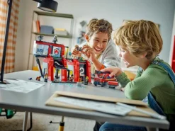 LEGO® City Feuerwehrstation mit Drehleiterfahrzeug 60414