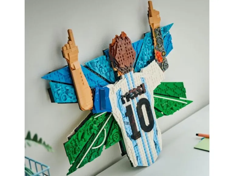 LEGO® Editions Lionel Messi – Torjubel 43018