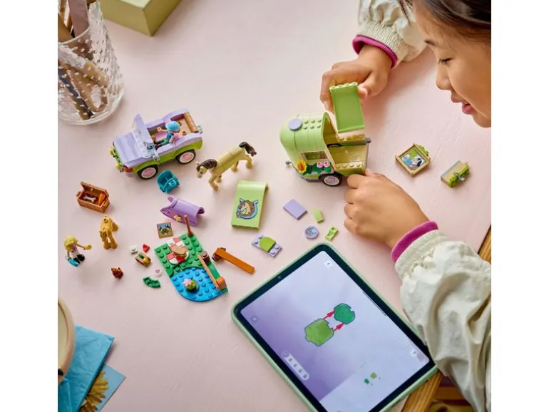 LEGO® Friends Pferd und Fohlen mit Pferdeanhänger 42695