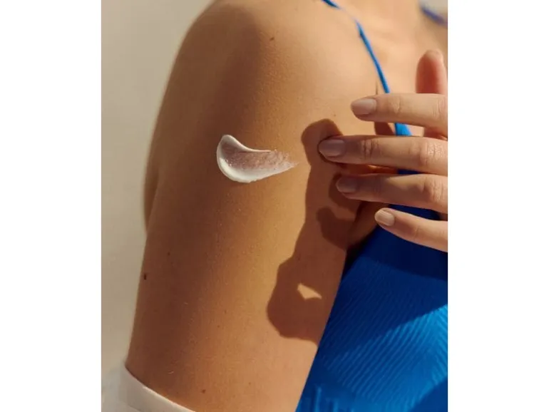 NIVEA SUN Sonnenmilch Protect & Moisture Reisegrösse LSF 50+ 100 ml