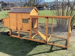 PetHomes Kleintierstall Montreux aus Massivholz