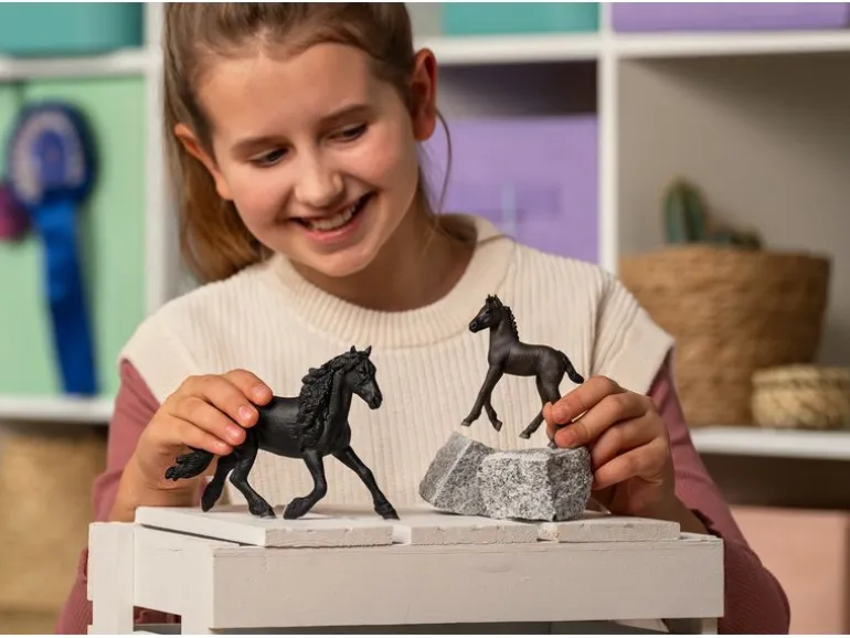 Schleich Spielzeugfigur Horse Club Friese Fohlen