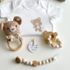 Welcomebabybox Baby-Geschenkset Miko Body & Rasselbär