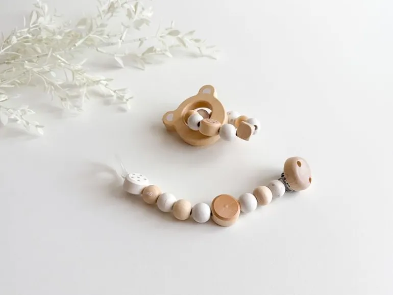 Welcomebabybox Baby-Geschenkset Miko Body & Rasselbär