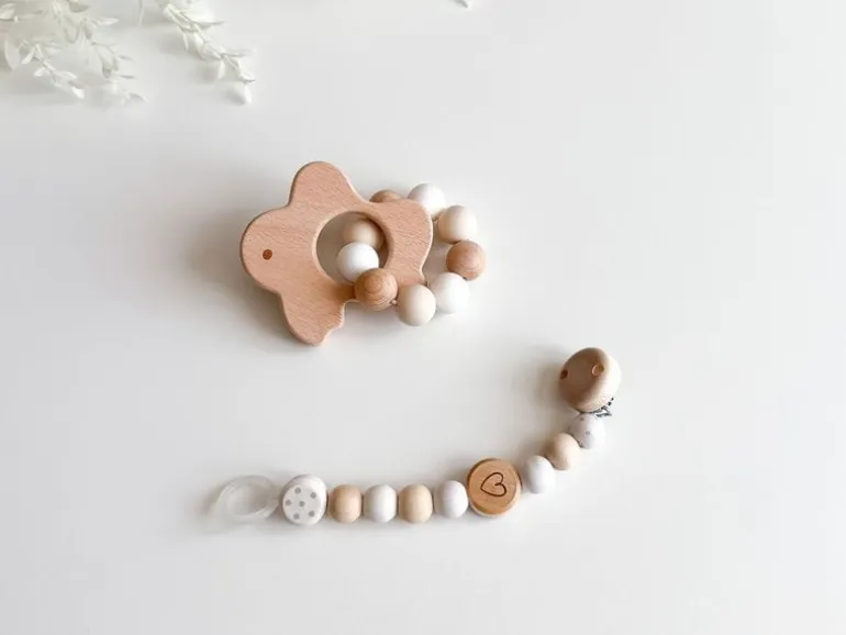 Welcomebabybox Baby-Geschenkset Leni Body & Rasselhase