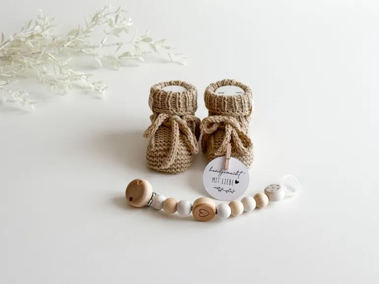 Welcomebabybox Baby-Geschenkset Leni Body & Rasselhase
