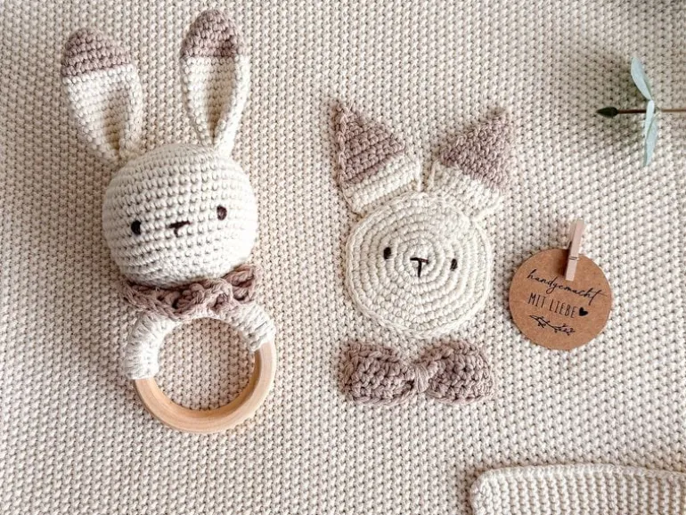 Welcomebabybox Geschenkset Nio – Decke & Rasselhase